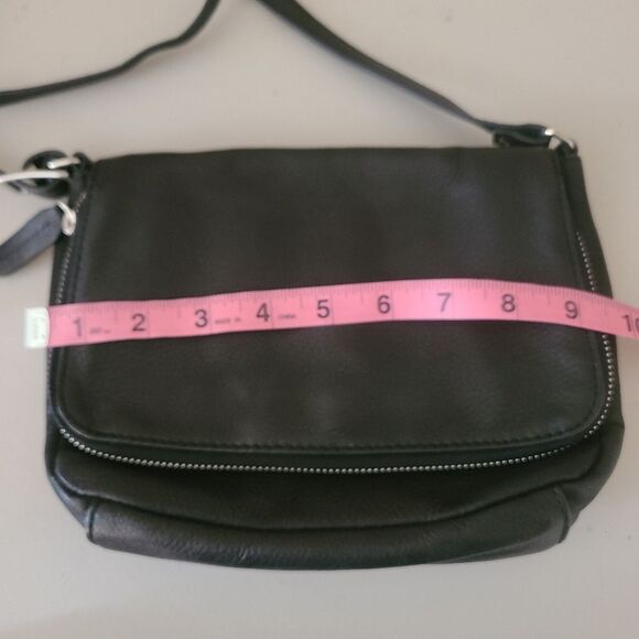 margot preston soft black genuine pebbled leather flap over crossbody bag - Picture 6 of 10